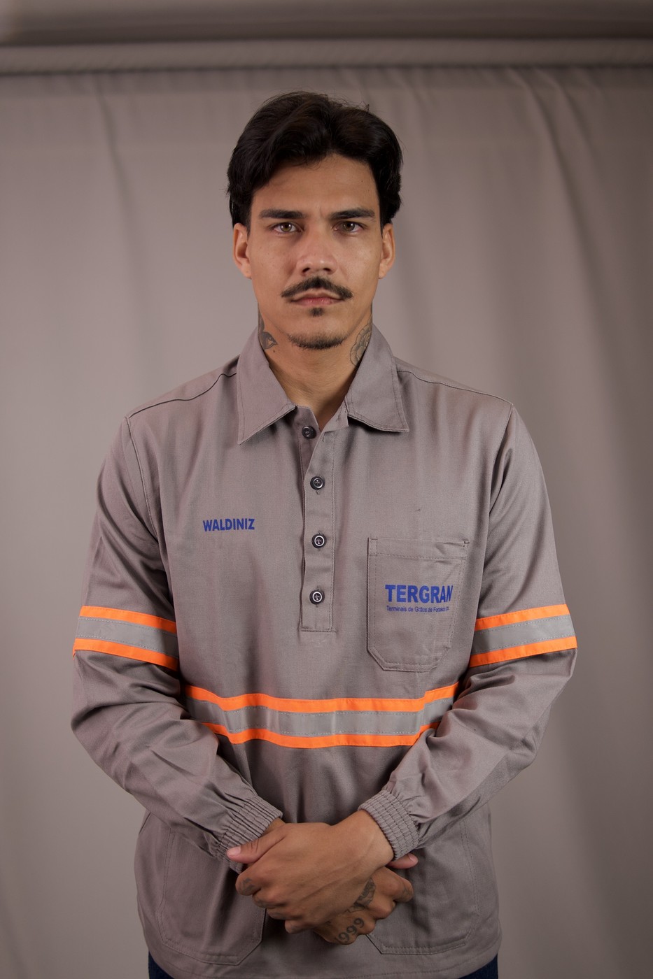 Fardamento hi-vis para logística e terminais